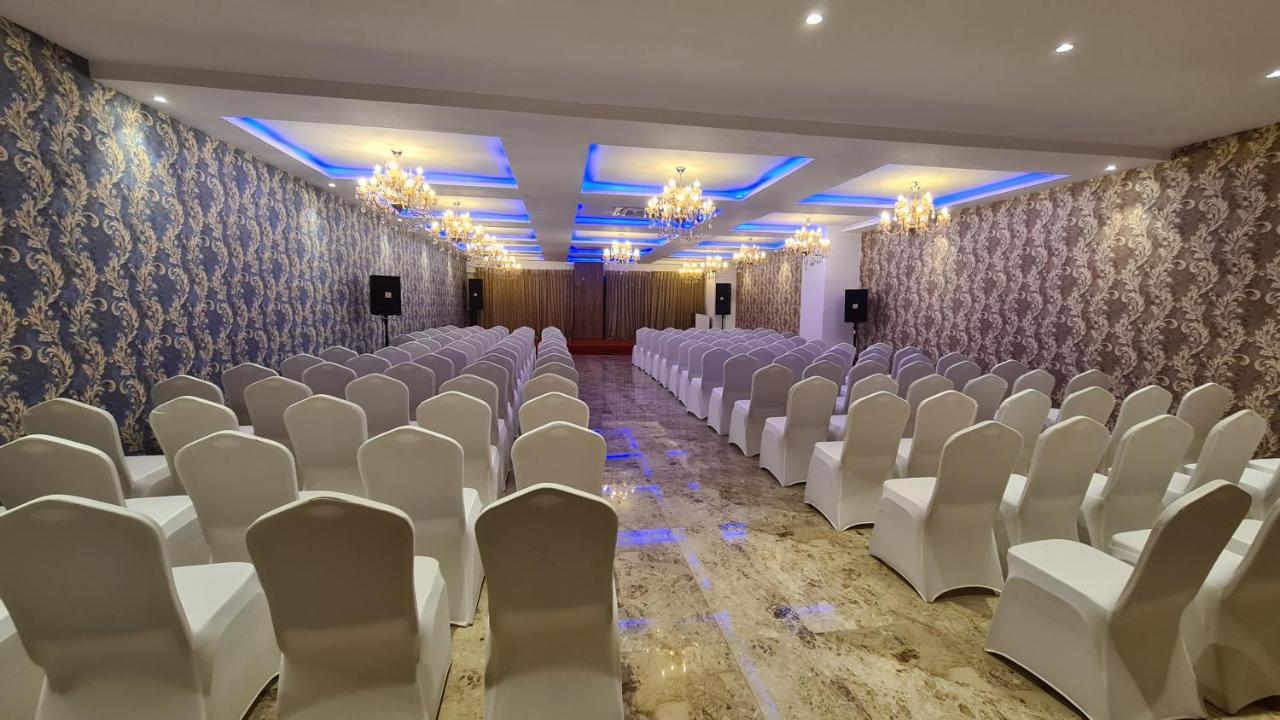 Bijāpur Galaxy Club & Hotel מראה חיצוני תמונה