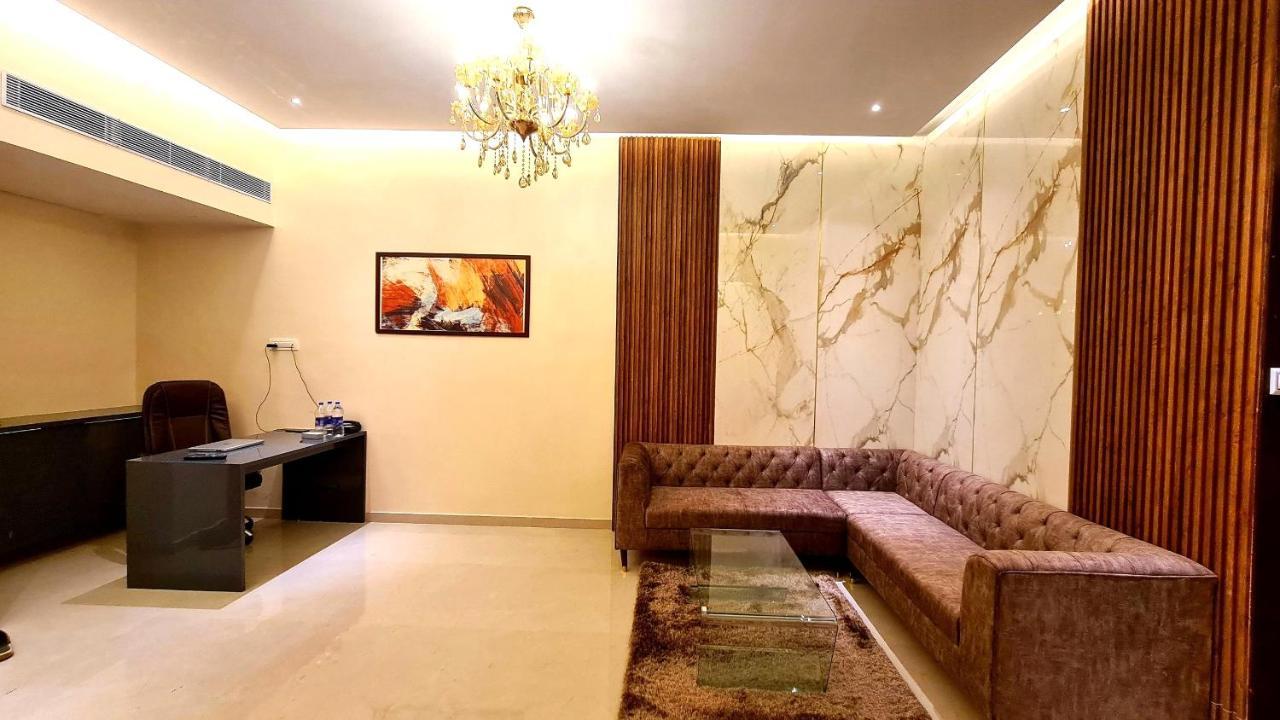 Bijāpur Galaxy Club & Hotel מראה חיצוני תמונה
