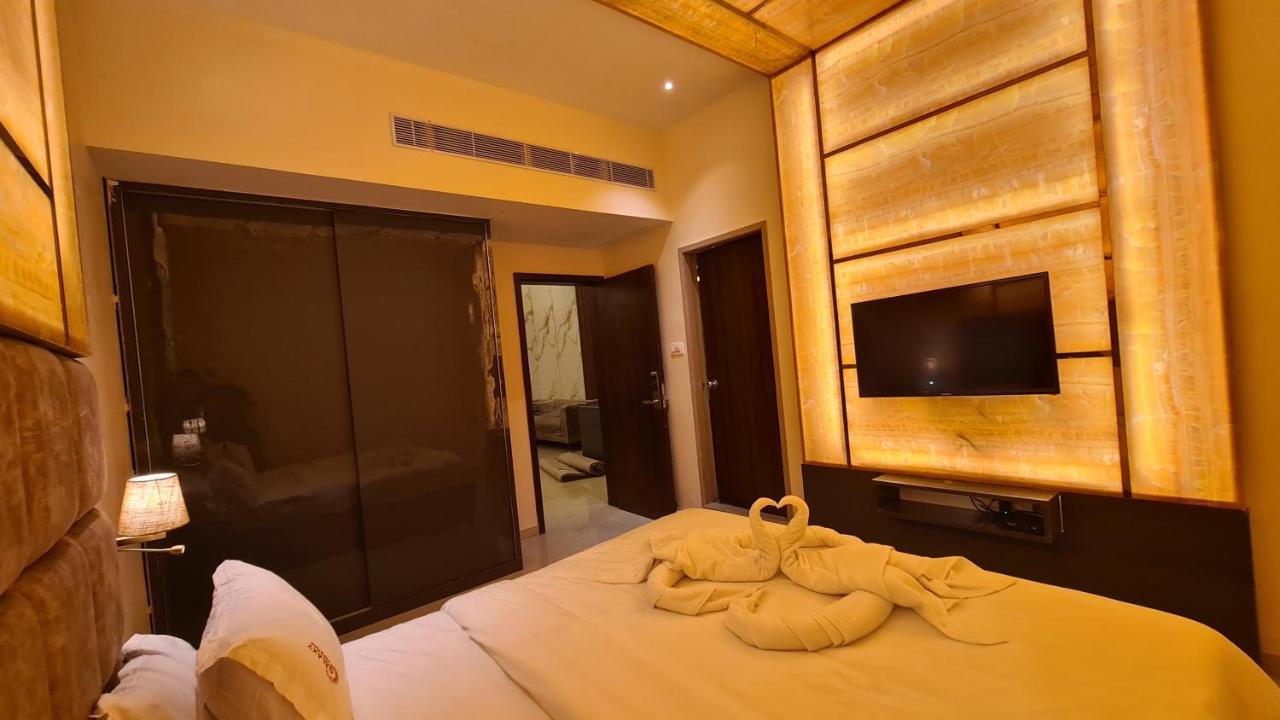 Bijāpur Galaxy Club & Hotel מראה חיצוני תמונה