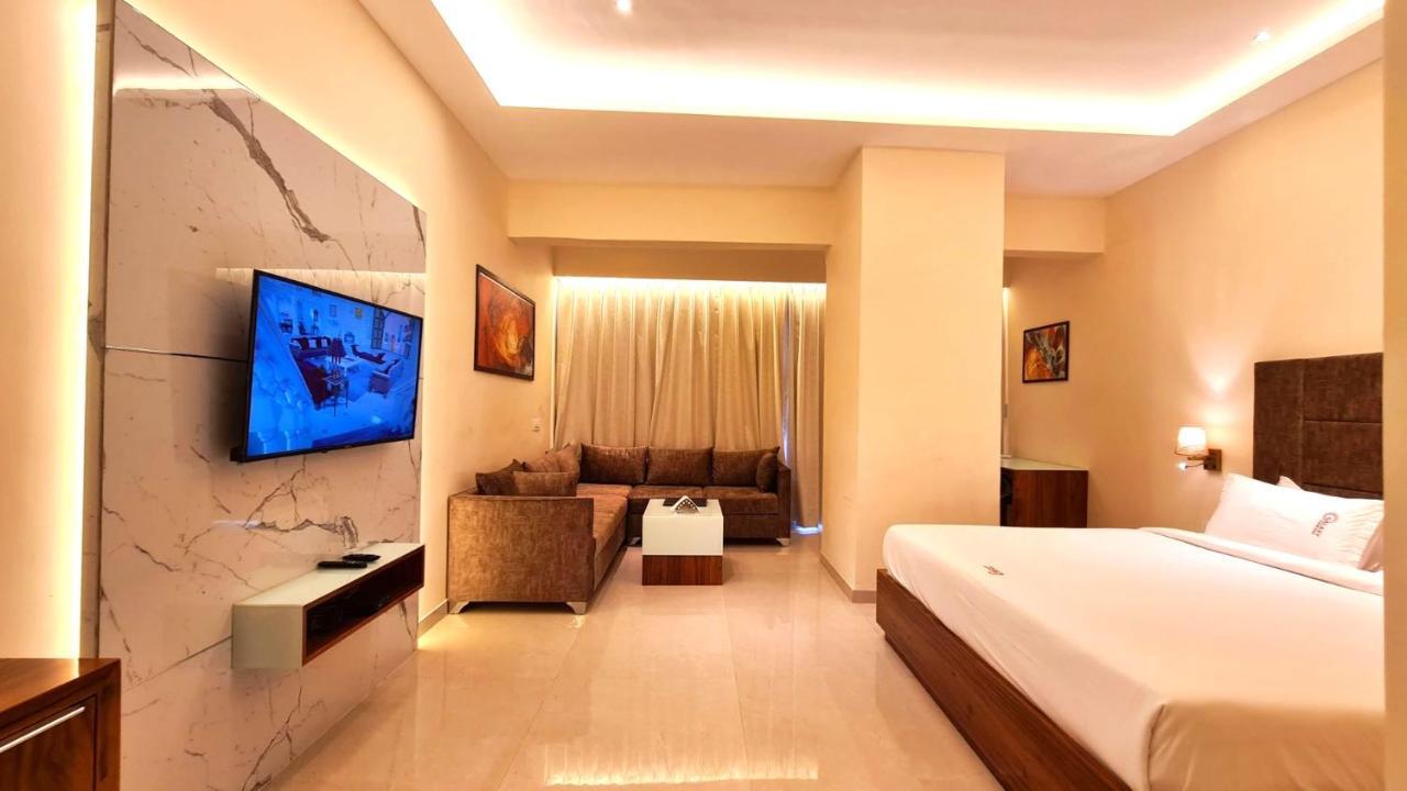Bijāpur Galaxy Club & Hotel מראה חיצוני תמונה